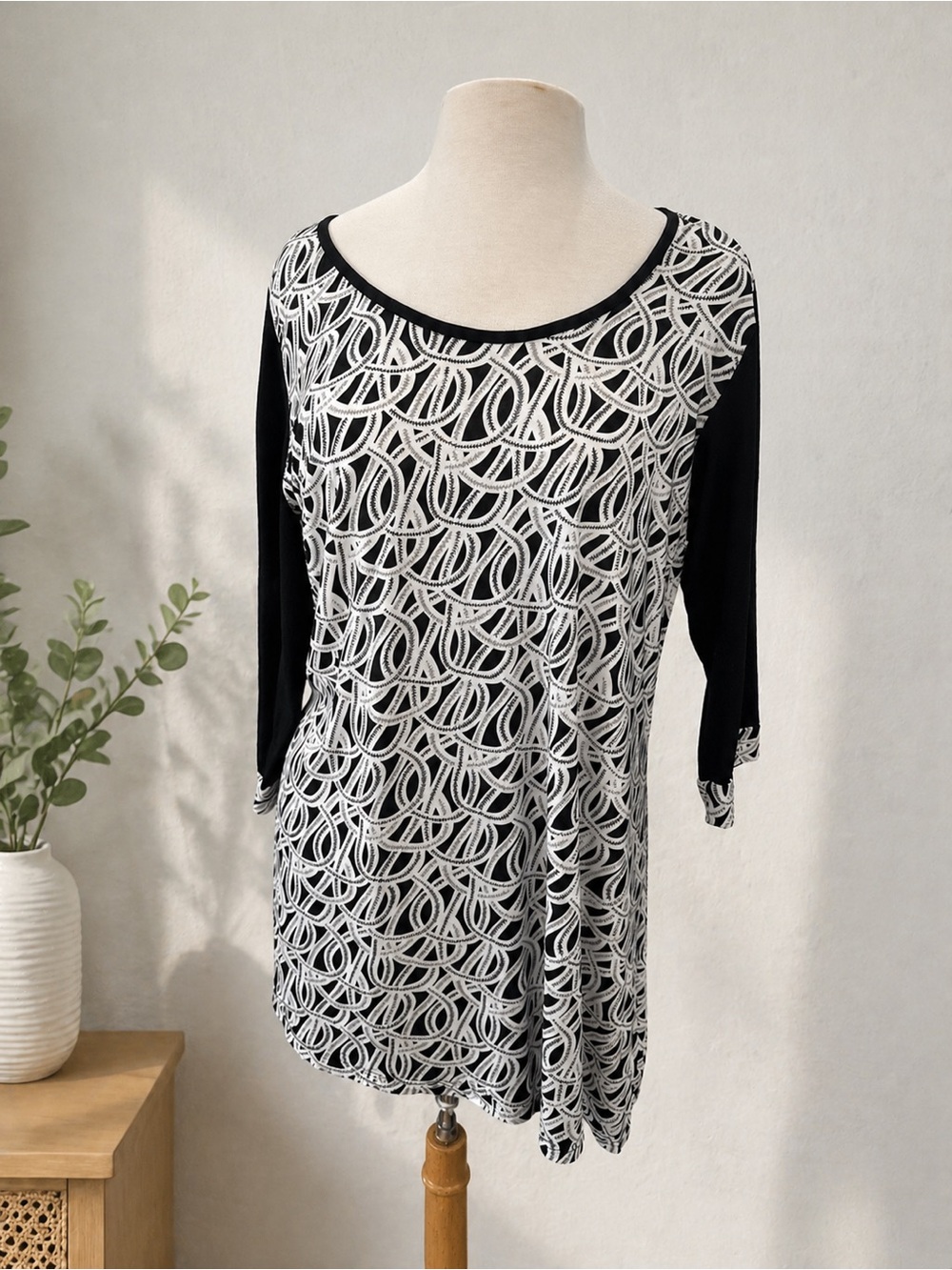 Black White Abstract Print Tunic Top 3/4 Sleeve Flowy Blouse Size 1X